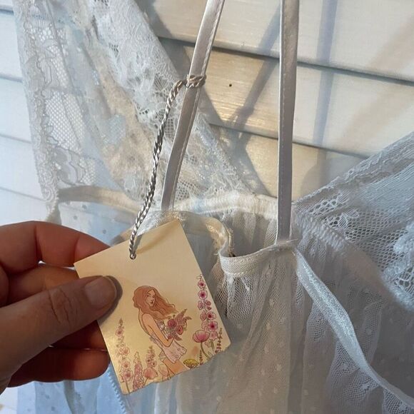 IN BLOOM | white bridal lingerie and robe combo M NWT - Picture 15 of 16
